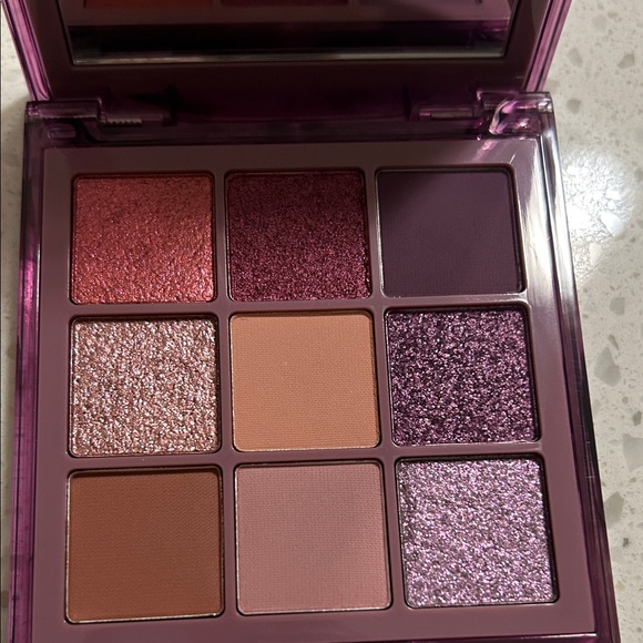 HUDA BEAUTY Vibrant Pink and Purple Eyeshadow Palette - Picture 2 of 7